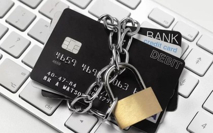 Trong tháng 5, ngân hàng sẽ "khóa" toàn bộ giao dịch chuyển khoản, nạp rút tiền online đối với những khách hàng này