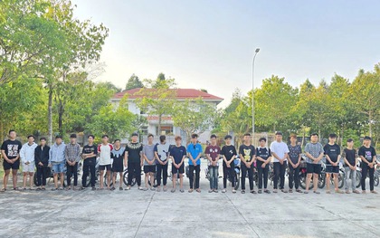 Nhóm "quái xế" gen Z "quậy" trên quốc lộ, còn quay clip đăng TikTok khoe chiến tích