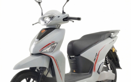 Ra mắt xe máy điện đi gần 300 km một lần sạc, giá 39 triệu đồng