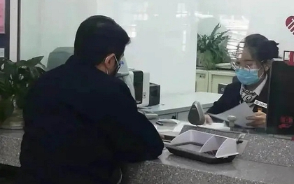 Cho bạn vay 460 triệu đồng, 1 ngày sau người đàn ông đòi lại nhưng đối phương không trả, toà tuyên bố: Ngân hàng phải trả 30%