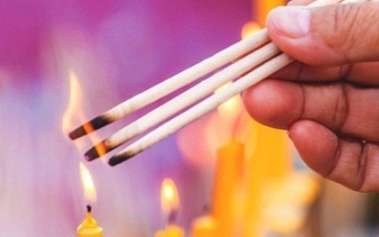 3 khung giờ nên thắp hương trong ngày