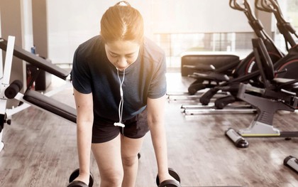 Bác sĩ khuyên bỏ: 5 thói quen "vạn người mê" dễ gây đột quỵ trong mùa hè