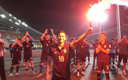 Video Chanathip thản nhiên đốt pháo sáng, LĐBĐ Thái Lan có nguy cơ bị trừng phạt