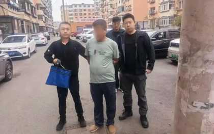 Chặn shipper giữa đường, thu giữ 4 cây vàng và hơn 153 triệu đồng giấu trong nồi cơm điện