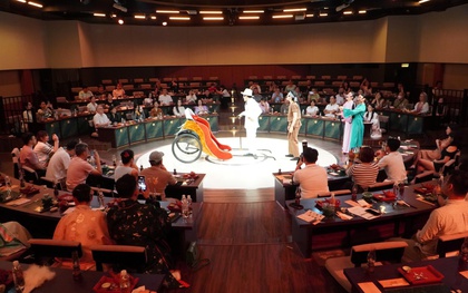 VIDEO: Show nghệ thuật, ẩm thực gần 2 triệu đồng ở trung tâm TPHCM có gì hấp dẫn?