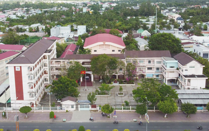 Ngôi trường chuyên đầu tiên và duy nhất có 2 nữ sinh giành Quán quân Đường Lên Đỉnh Olympia