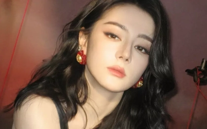 Mỹ nhân đè bẹp Địch Lệ Nhiệt Ba