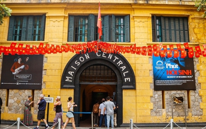 Tất cả người dân đến Nhà tù Hỏa Lò chú ý