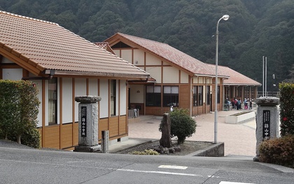 Ngôi trường có cái tên dài nhất Nhật Bản chính thức đóng cửa vì chỉ còn 9 học sinh