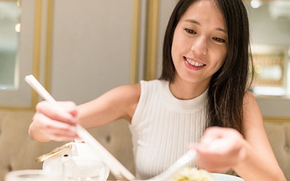 Các quý bà trung niên lưu ý: Ăn tối sai cách khiến thận suy, ngủ kém mà nhiều người không biết