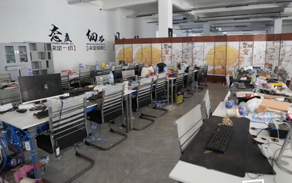 Bên trong hang ổ khổng lồ nơi 10.000 "công nhân" đã lừa đảo người dân toàn cầu: Kịch bản, thẻ SIM vương vãi khắp 29 tòa nhà