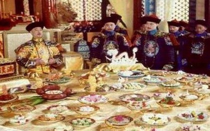 Càn Long từng mời 3.000 người già đến ăn tiệc, nhưng tại sao nhiều người lại qua đời ngay sau đó? Họ đã ăn gì?