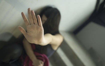 Bê bối hai lần bị bắt quả tang có hành vi nhạy cảm với học sinh, nữ giáo viên trẻ đối mặt án phạt nghiêm trọng