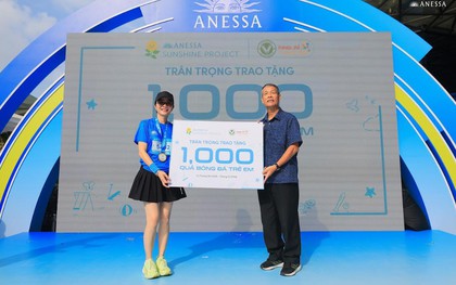 ANESSA chính thức trao tặng 1.000 quả bóng đá cho Liên đoàn bóng đá TP. HCM (HFF) tại sự kiện Run To Shine 2026