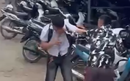 Nam sinh lớp 12 bị nhóm thanh niên mặc quần cộc đột nhập vào trường hành hung