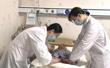 Bé trai 12 tuổi mắc ung thư đại trực tràng giai đoạn cuối, bác sĩ chỉ rõ thói quen "cực độc"
