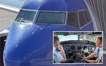 Kính chắn gió buồng lái Boeing 737-700 của hãng hàng không nổi tiếng bất ngờ nứt vỡ khi đang bay ở độ cao 11.000m