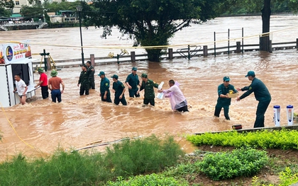Mưa xối xả nhiều giờ, Quảng Ninh và Lai Châu đối mặt nguy cơ lũ quét