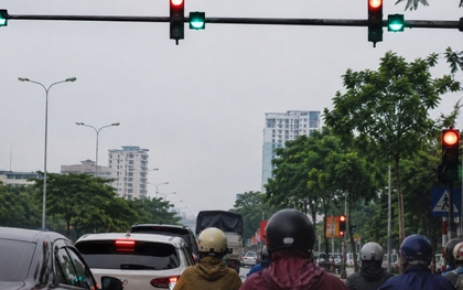 Đèn xanh bất ngờ chuyển đỏ khi đang đi có bị phạt nguội: Cục CSGT chỉ rõ, hàng triệu người dân cần chú ý ngay!