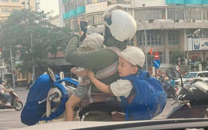 Bức ảnh "mẹ cân tất" đang viral: Chúng ta từ những cô gái trói gà không chặt, sau 9 tháng 10 ngày đều trở thành siêu nhân hết!