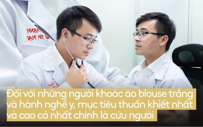 Chân dung vị bác sĩ Chợ Rẫy trong khoảnh khắc "hơn cả điện ảnh": Lao xuống xe cấp cứu, chạy như bay về phòng mổ để cứu một người mẹ