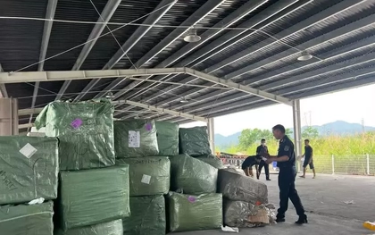 Bắt giữ 4 container hàng giả thương hiệu Louis Vuitton, Rolex, Chanel