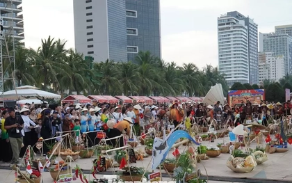 Hơn 70 gánh ẩm thực Á - Âu rao bán ở bãi biển Đà Nẵng