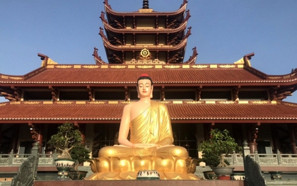 Ngôi chùa có pho tượng nặng 4 tấn, cao gần 5 mét vẫn sừng sững qua bom đạn