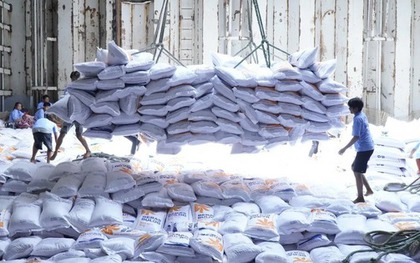 23 tàu xếp đầy "hạt ngọc Việt" nối đuôi sang quốc gia láng giềng chỉ trong 10 ngày: Chuyện gì đang xảy ra?