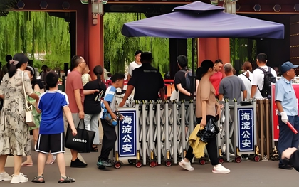 Điều ít ai biết về đường dây "lậu" đưa khách vào đại học top 1 châu Á: Vé vào cửa miễn phí bị đẩy giá ngang vé ca nhạc