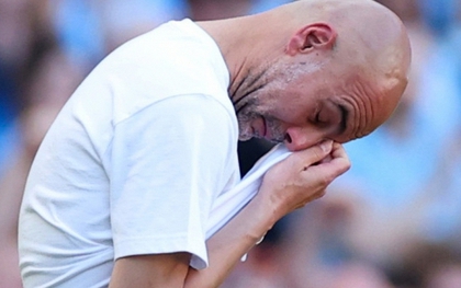 HLV Pep Guardiola khóc rồi!