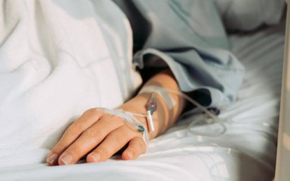 Sợ bị gia đình trách mắng, bé gái 11 tuổi tử vong sau vài ngày nôn ói