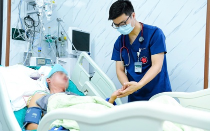 Bác sĩ BV Bạch Mai cảnh báo nguy cơ đột quỵ do tắm ngay sau khi đi nắng