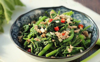 Nắng nóng đỉnh điểm, mẹ tôi cứ luân phiên nấu 4 món rau tươi mát này, ai ăn cũng khen ngon hoàn hảo lại "xua" nóng bức