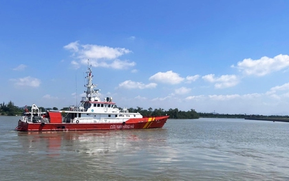 Tàu cá chở 11 người nghi bị sóng đánh chìm ở Hải Phòng, 2 người mất tích