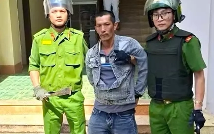 Tin mới vụ cầm dao quắm vào trường tìm giáo viên nghi 'dìm' điểm con mình