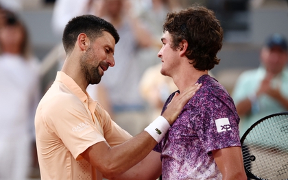 Địa chấn tennis: Djokovic bị "thần đồng" 19 tuổi loại đầy cay đắng sau 5 giờ thi đấu nghẹt thở