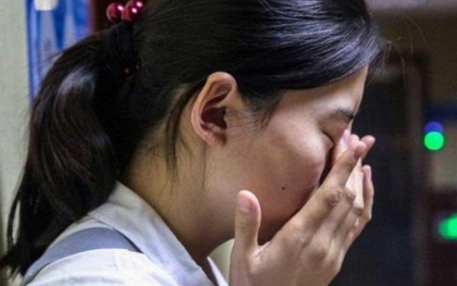 Nữ sinh giỏi nhất trường liên tiếp thi trượt đại học, 20 năm sau nhận tin báo: "Đã có bằng tốt nghiệp, đang làm giáo viên"