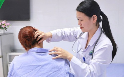 Nhầm mảng da sạm ở cổ là vết bẩn, cô gái 20 tuổi suýt mất mạng