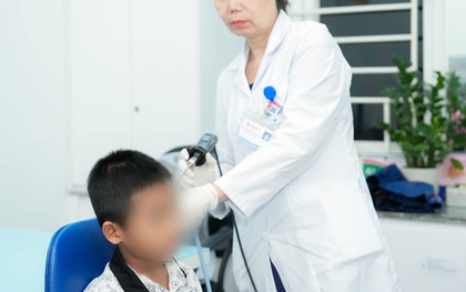 Đi bơi mùa hè nhiều trẻ nhập viện vì viêm tai, bác sĩ khuyên cha mẹ nên tránh điều này