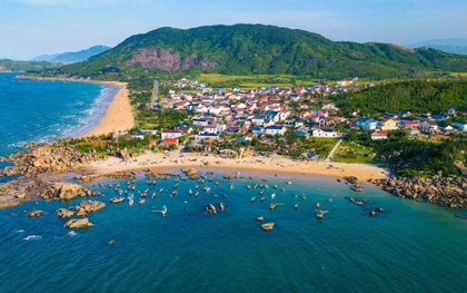 Bãi biển miền Trung hoang sơ được chủ tịch tỉnh đăng lên Facebook: "Không chia sẻ thì thấy mình có lỗi quá"