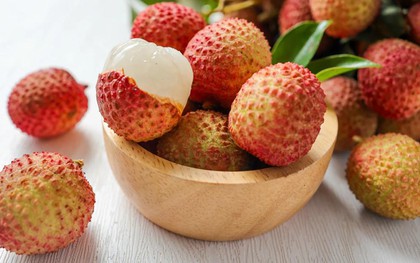 Bà cụ hôn mê sau khi liên tục ăn nhiều vải: Lưu ý cách ăn đúng trong mùa cao điểm