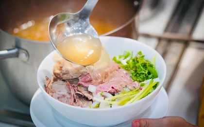Lời khuyên đến những người có thói quen uống cạn nước phở