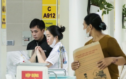 Người đàn ông hôn mê ngay cửa viện và nỗi đau phía sau lá đơn xin xuất viện sớm