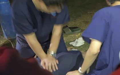 Đang đá bóng, thủ môn bất ngờ gục xuống sân tử vong
