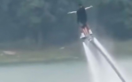 Nguyên nhân sự cố flyboard rơi tự do khiến 2 người gặp nạn ở Ninh Bình