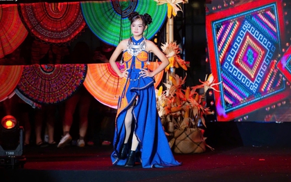 Choáng với profile “con nhà người ta”: Cô bé 13 tuổi gây sốt tại concert quốc gia 2026