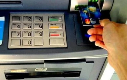 Người dân ngày càng ít dùng tiền mặt, số cây ATM giảm dần