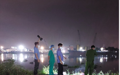 Phát hiện thi thể nhân viên trường học trôi trên sông với nhiều vết thương trên người