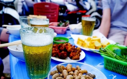 Quán bia phố cổ bị xử phạt 50 triệu đồng vì giấy chứng nhận an toàn thực phẩm hết hạn